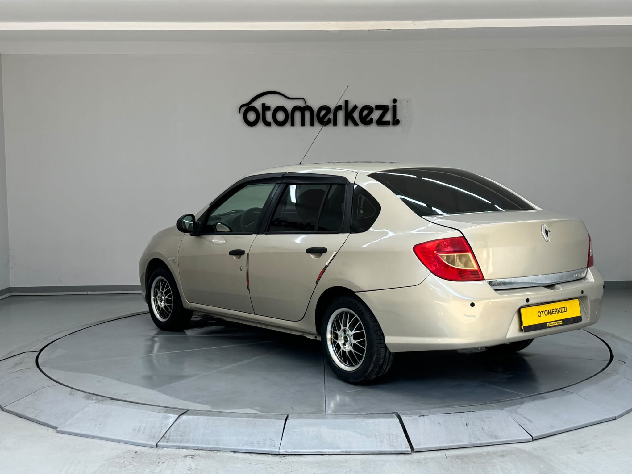 RENAULT SYMBOL 7